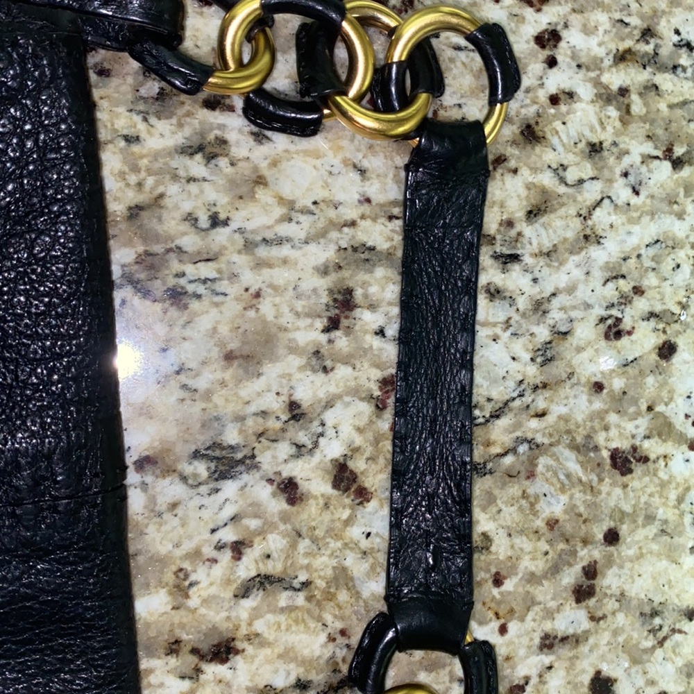 Valentino Garavani Black Leather Shoulder Bag - Picture 3 of 14
